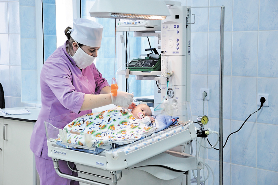 У Чернівецькій міській дитячій лікарні найменші пацієнти  з усієї області огорнуті особливою турботою. Фото Василя КИЯШКА